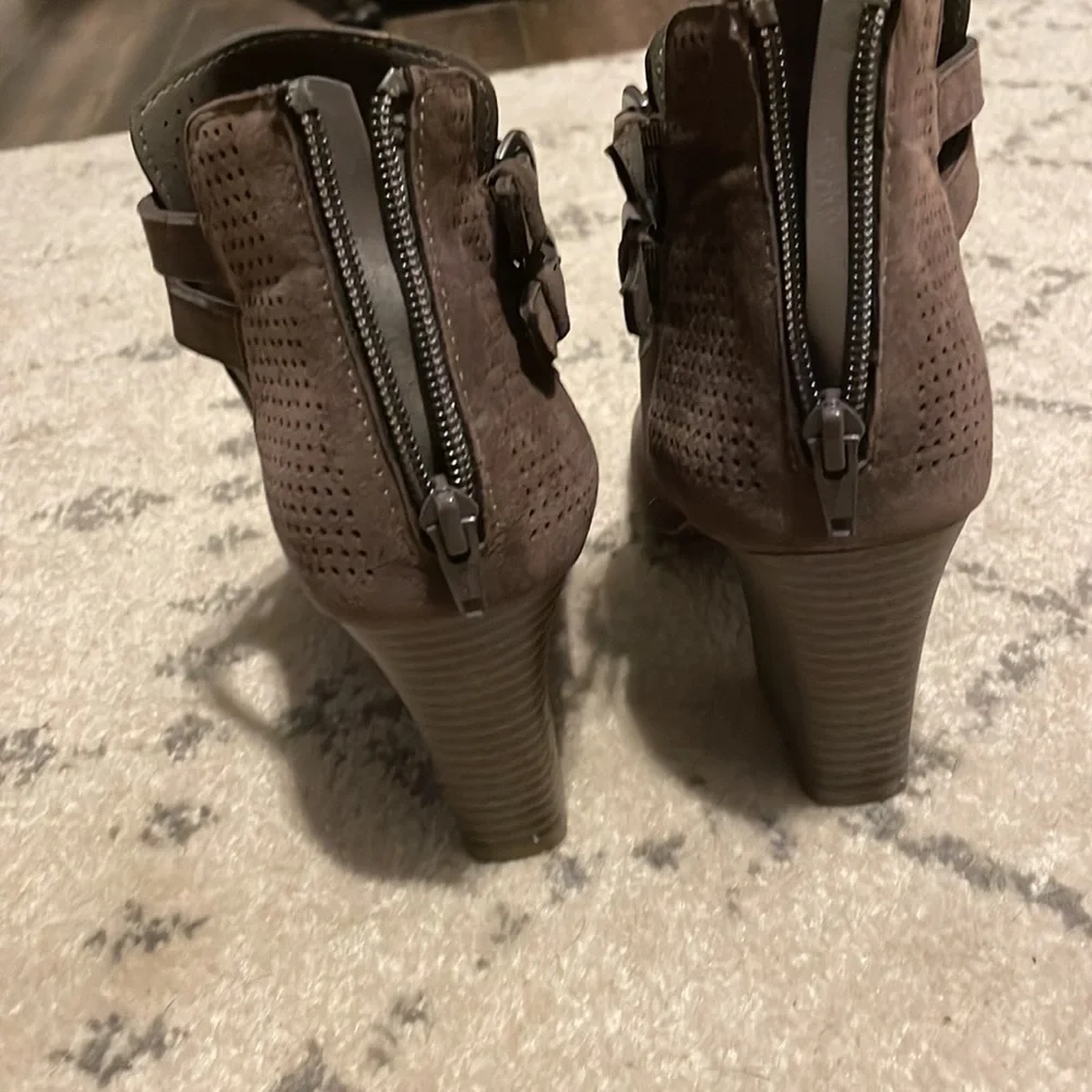 White Mountain Booties - Picture 4 of 8